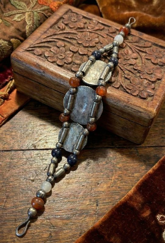 Vintage armband met natuurstenen – Bohemian charme met een verhaal