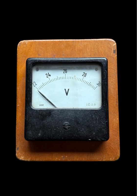 Analoge vintage voltmeter