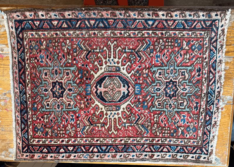 Vintage handgeknoopt tapijt – 85 × 64 cm