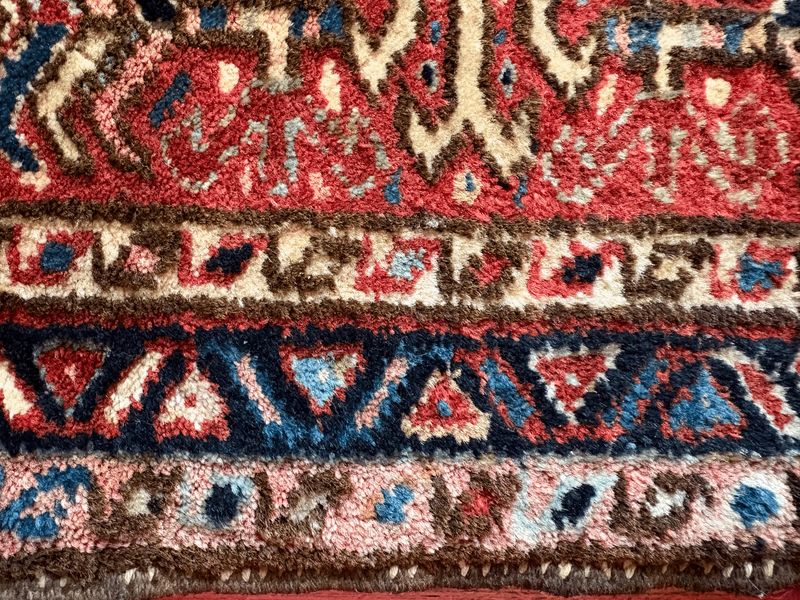 Vintage handgeknoopt tapijt – 85 × 64 cm