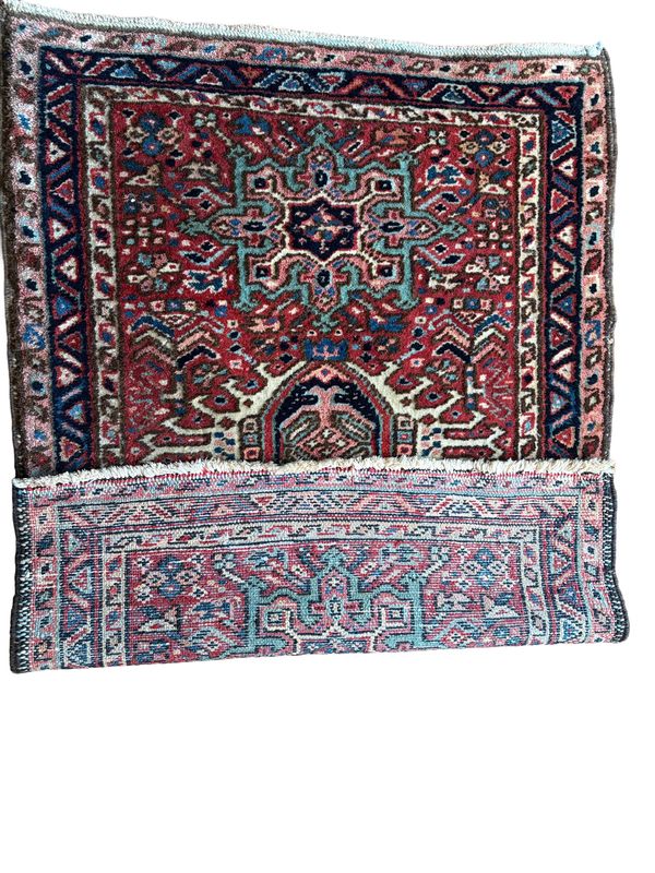 Vintage handgeknoopt tapijt – 85 × 64 cm