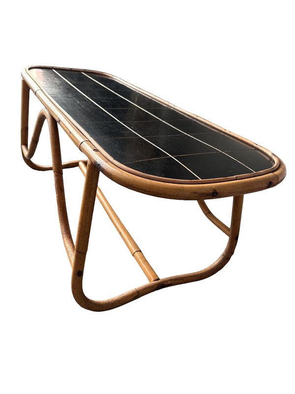Vintage bamboe salontafel met zwart kunststof blad