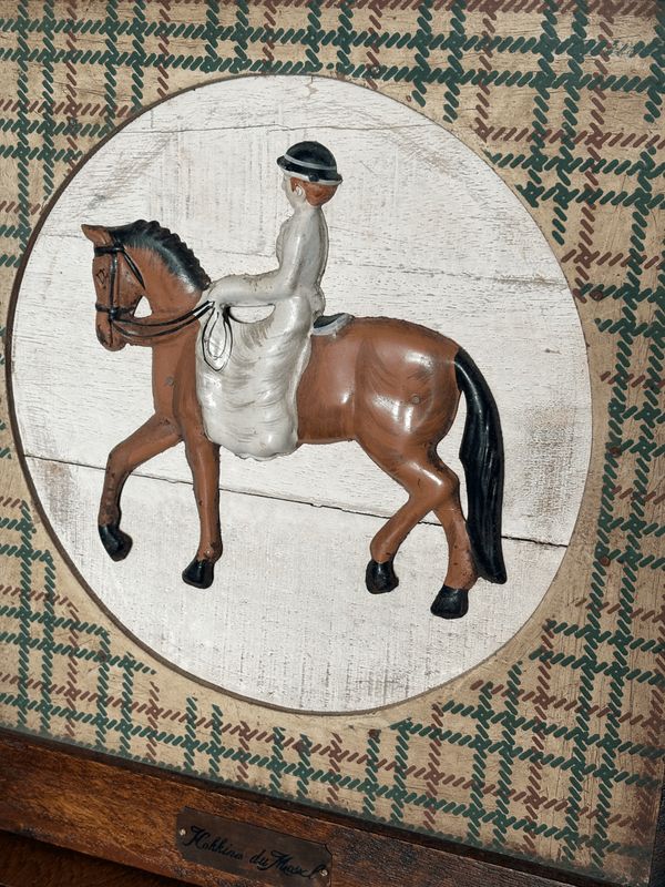Kokkina du Mossel wandreliëf ruiter te paard