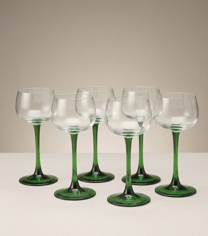 vintage-wijnglazen-groen-gedekte-tafel-botanisch