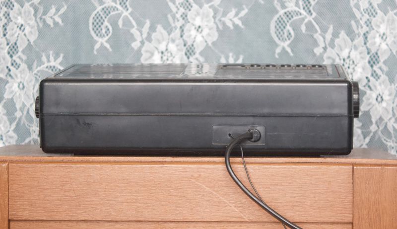 Achterzijde Audio Sonic CL129 met aansluitingen 
