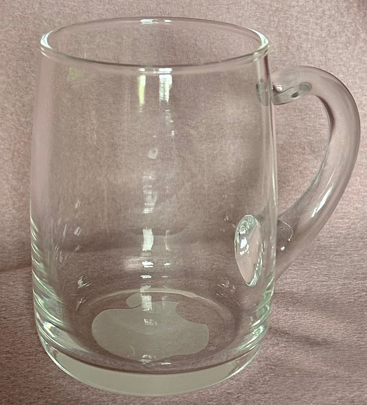 Zeldzame vintage Apple bierpul met geëtst logo op bodem