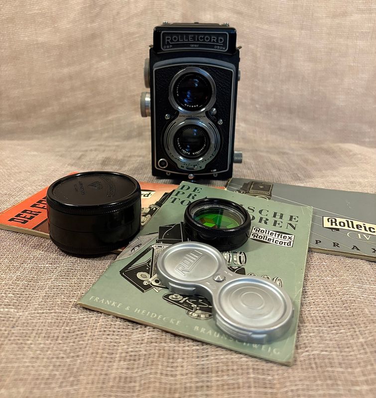 rolleicord-iv-tlr-camera-vooraanzicht