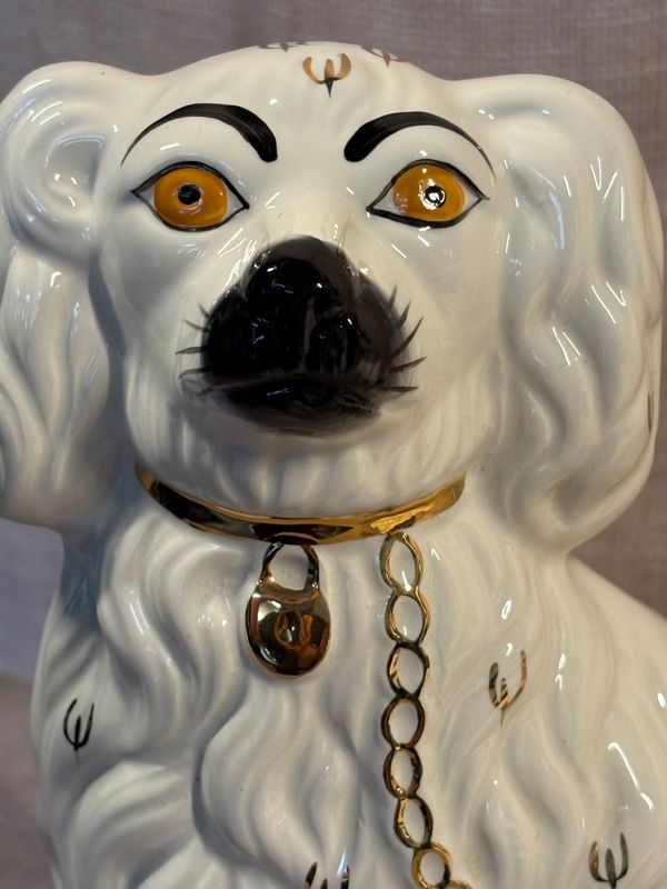 Close-up van het handgeschilderde snuitje van een keramische Beswick hond.