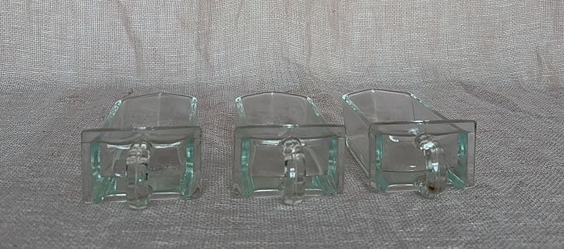 Vintage houten kruidenkast met glazen gruttersbakken (o.a. Poncet & Cubex)