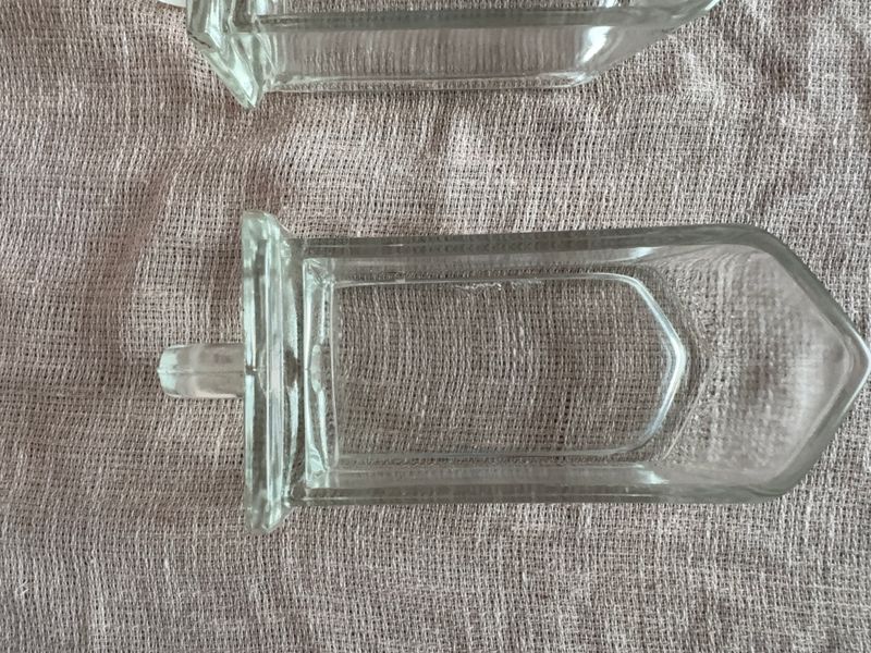 Vintage houten kruidenkast met glazen gruttersbakken (o.a. Poncet & Cubex)