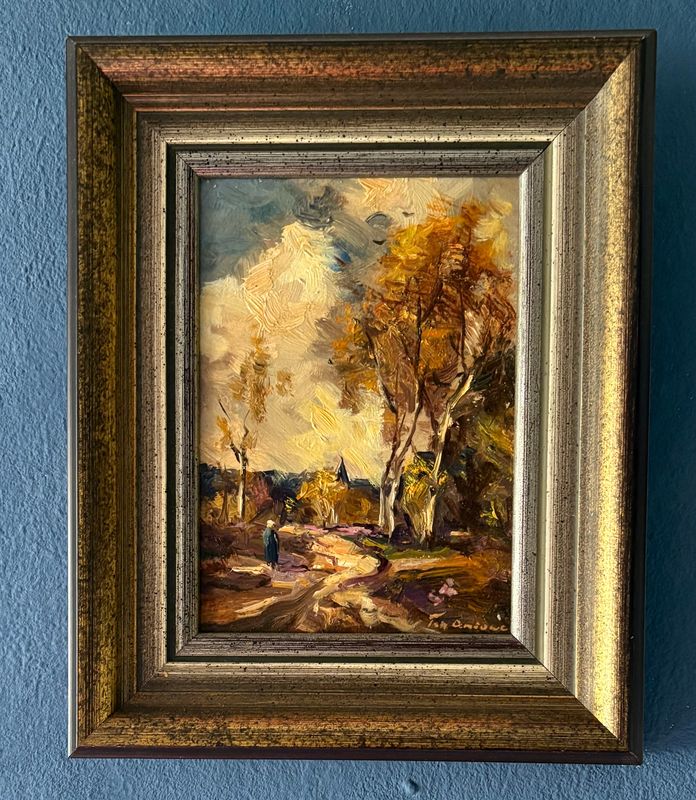 Olieverfschilderij van Ton Anconé in goudkleurige lijst. Impressionistisch herfstlandschap met bospad en wandelaar. 