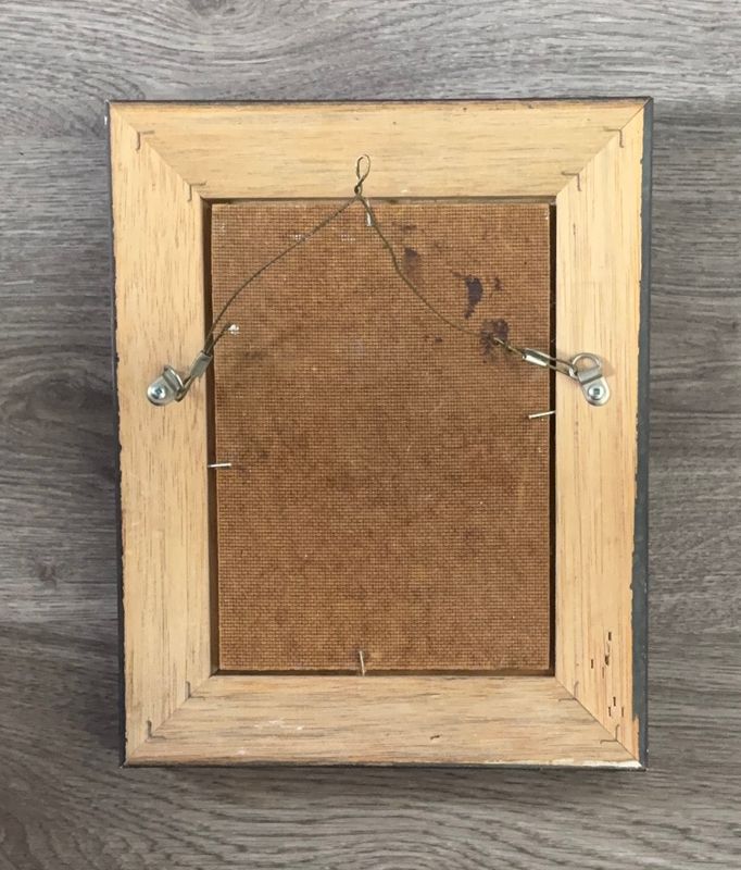 Achterzijde van schilderij Ton Anconé. Achterkant van het houten paneel met originele metalen klemmen en ophangdraad.