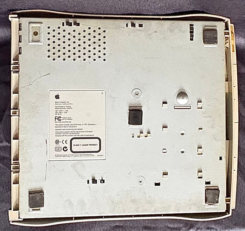 Apple Power Macintosh G3 Desktop, 1997  Verkocht als project, niet als werkende computer.