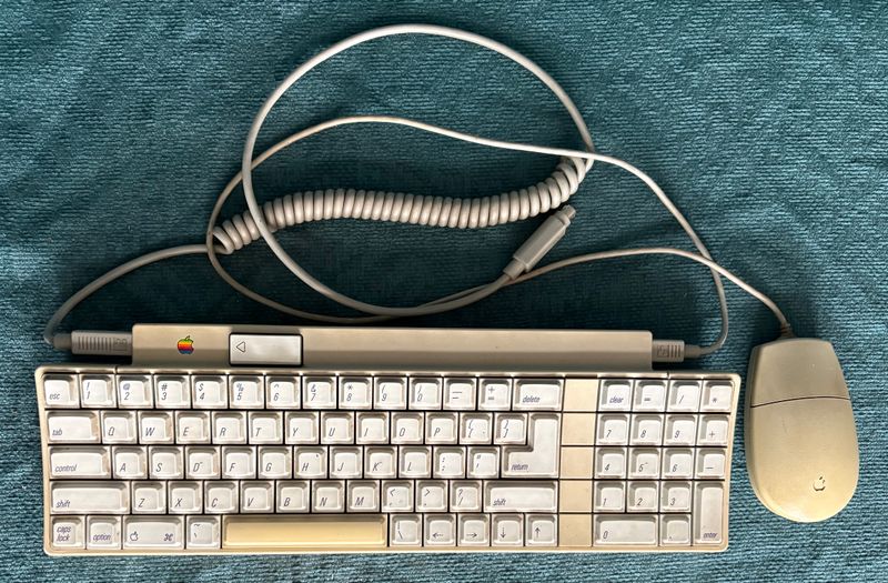 Apple Keyboard II met ADB Mouse II, toetsenbord van bovenaf