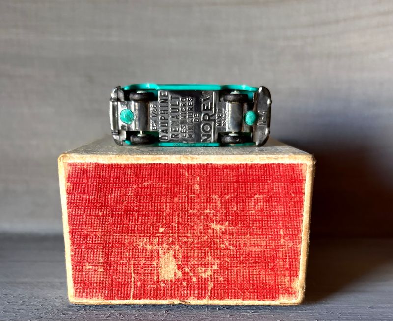 Norev Micro-Miniatures 1:86, bodemplaat met opschrift en schaalaanduiding
