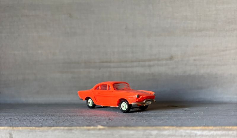 Norev Micro-Miniatures 1:86, Renault Floride in oranjerood