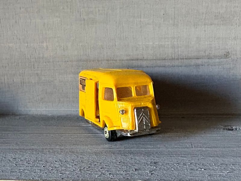 Norev Micro-Miniatures 1:86, Citroën type H met Teppaz-opdruk