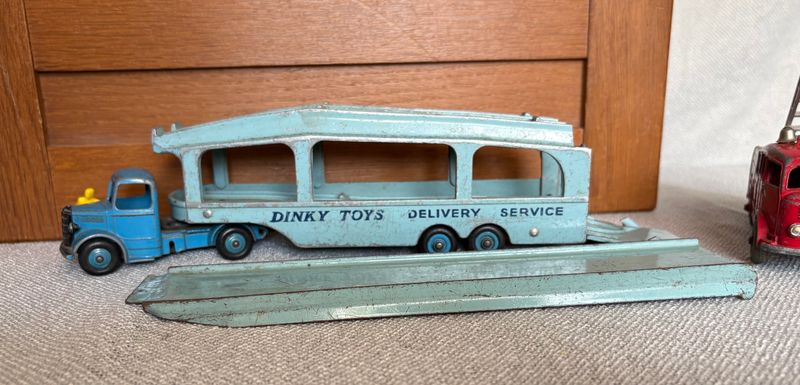 Dinky Toys, Dinky Supertoys. 8 vintage voertuigen.