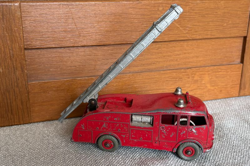 Dinky Toys, Dinky Supertoys. 8 vintage voertuigen.