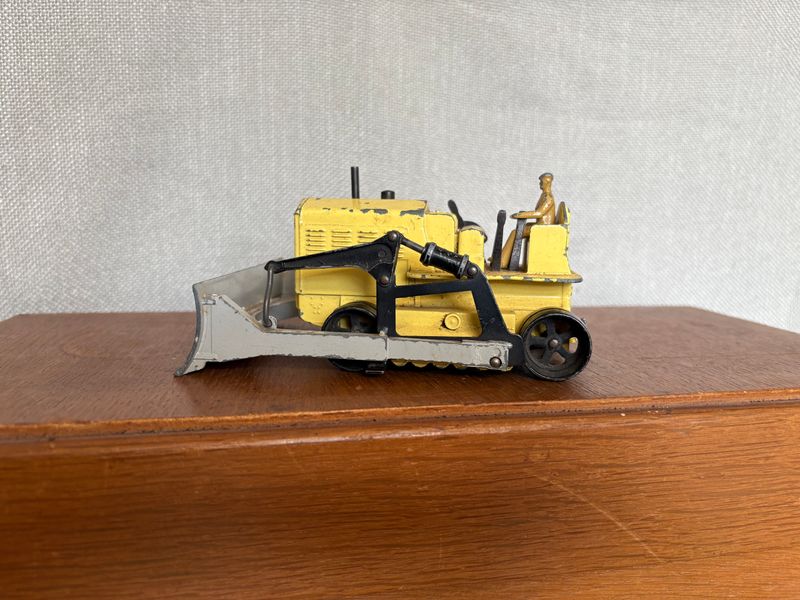 Dinky Toys, Dinky Supertoys. 8 vintage voertuigen.
