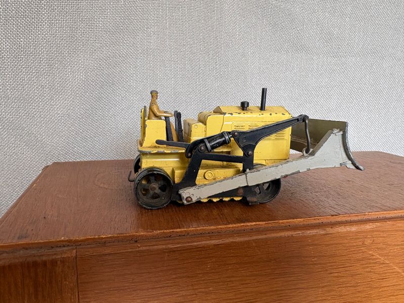 Dinky Toys, Dinky Supertoys. 8 vintage voertuigen.