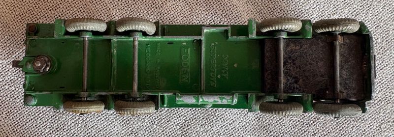 Dinky Toys, Dinky Supertoys. 8 vintage voertuigen.