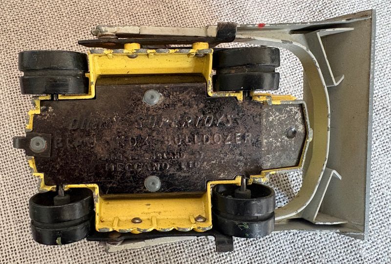 Dinky Toys, Dinky Supertoys. 8 vintage voertuigen.