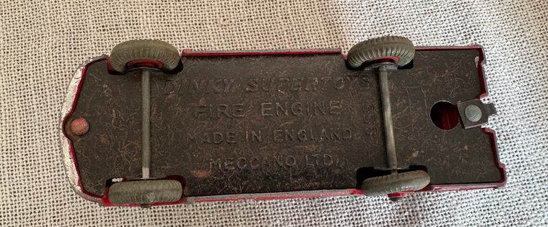 Dinky Toys, Dinky Supertoys. 8 vintage voertuigen.