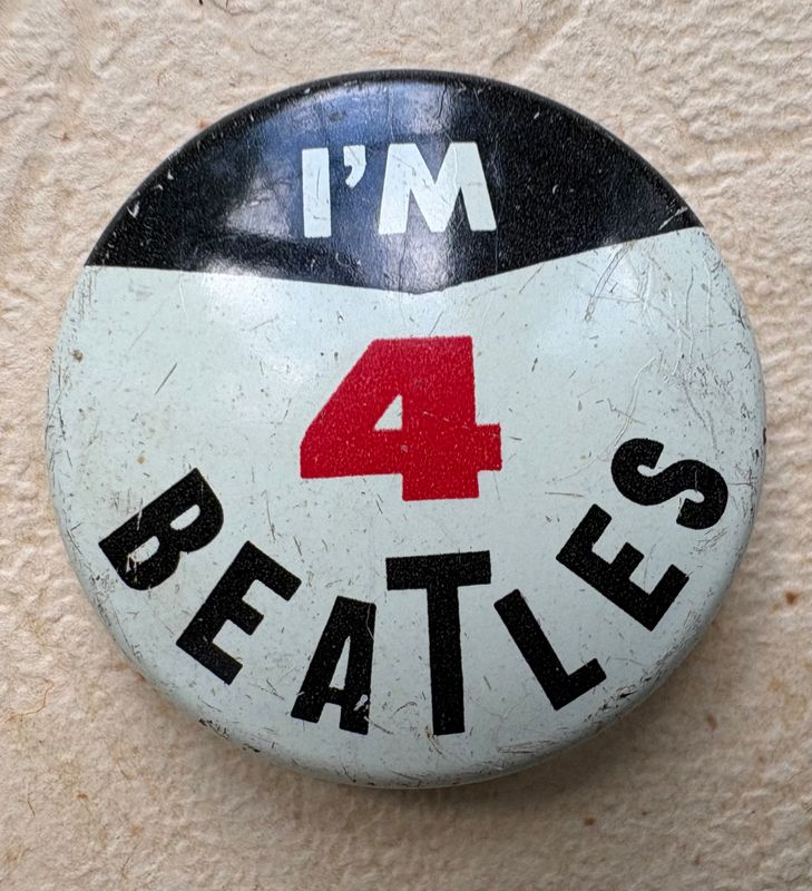 Beatles speldje en button, jaren 60