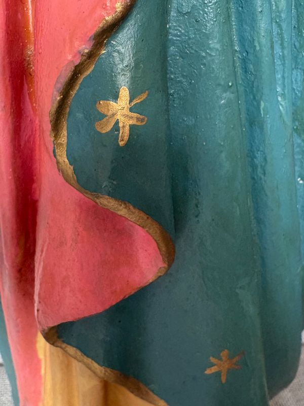 Vintage gipsen Mariabeeld Onbevlekt Hart 43 cm, gouden sterretjes op de blauwgroene mantel
